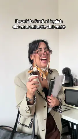 Secondo te, Francoh sarà andato a sistemare il proiettore???!😏 lo scopriremo al prossimo episodio!  ig: faillamartina_  #comedy #comico #millennials #scuola #profofinglish     