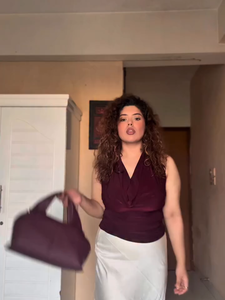 Burgundy Obsession ✨ #foryou #bagreels #collaboration #pr #foryoureels #makeup #fashion #fashionphotography #bag #bags #tranding #trandingvideo #ladiesbag #qualityineverydesign #PatcheeMoments #grabyourfavouriteone❤️❤️ #thepatcheebd #shopnow🛍 #foryoupage