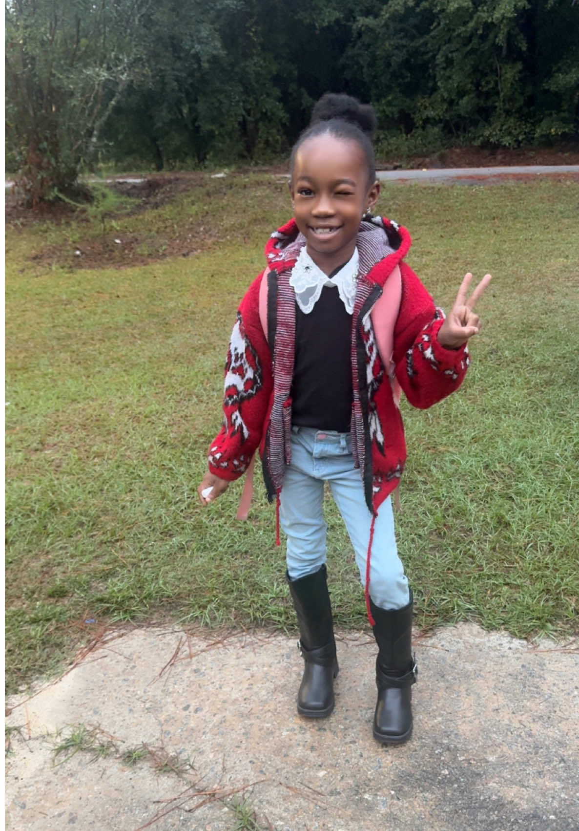 Mondays be soo ughh AND it’s raining down here! How’s the weather where you are today ? #momlife #schooltime  #morningroutine  #grwm  #momtok 