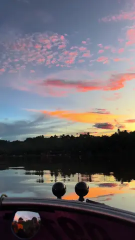 Hilang terbawah sanset sore  #sunset #mataharisore #masukberanda #papuaselatan #bovendigoelpapua 