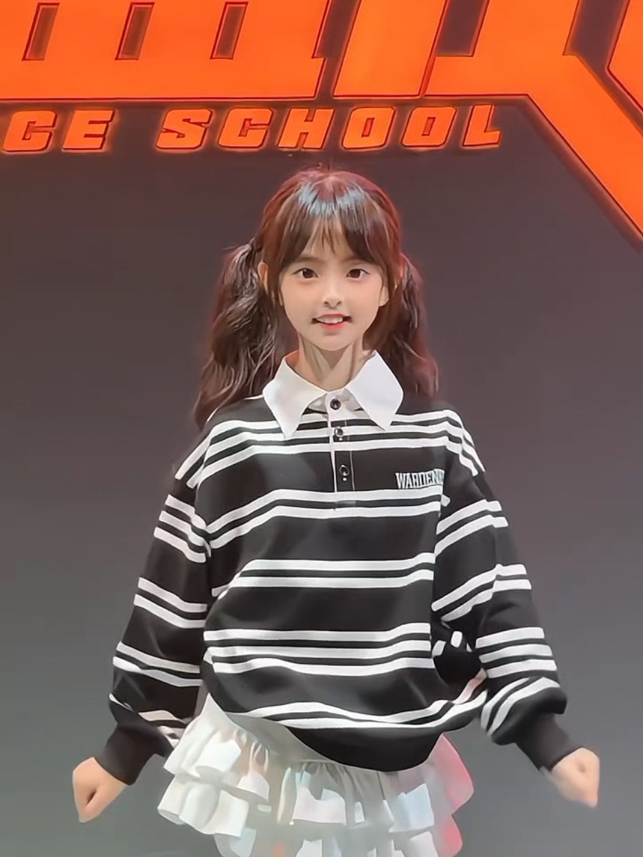 在笑什么好难猜^_^ #萌妹 #甜妹 #骗你生女儿 #手势舞 #rolypoly复古舞 #kpop 