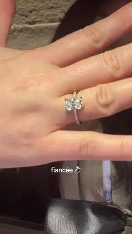 IM A FIANCEEEEEEEEE 💍 #engaged #proposal #fiancee #bridetobe #engagementring 