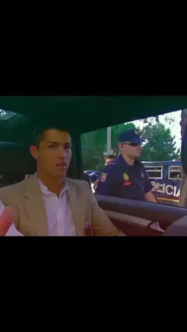 من يعرف كم كان عمر كرستيانو عندما انتقل إلى نادي ريال مدريد 🙂🙄#crstianoronaldo #كرستيانو_رونالدو🇵🇹 #شعب_الصيني_ماله_حل😂😂 #تصميم_فيديوهات🎶🎤🎬 #هلا_مدريد_دائما_وابدا👑❤ 