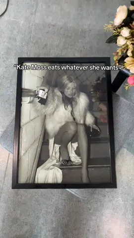 legendary Kate Moss ❤️😍 #katemoss #katemoss90s #katemossrunway #katemoss90s #icon #fashion #legend #viral #fypシ 