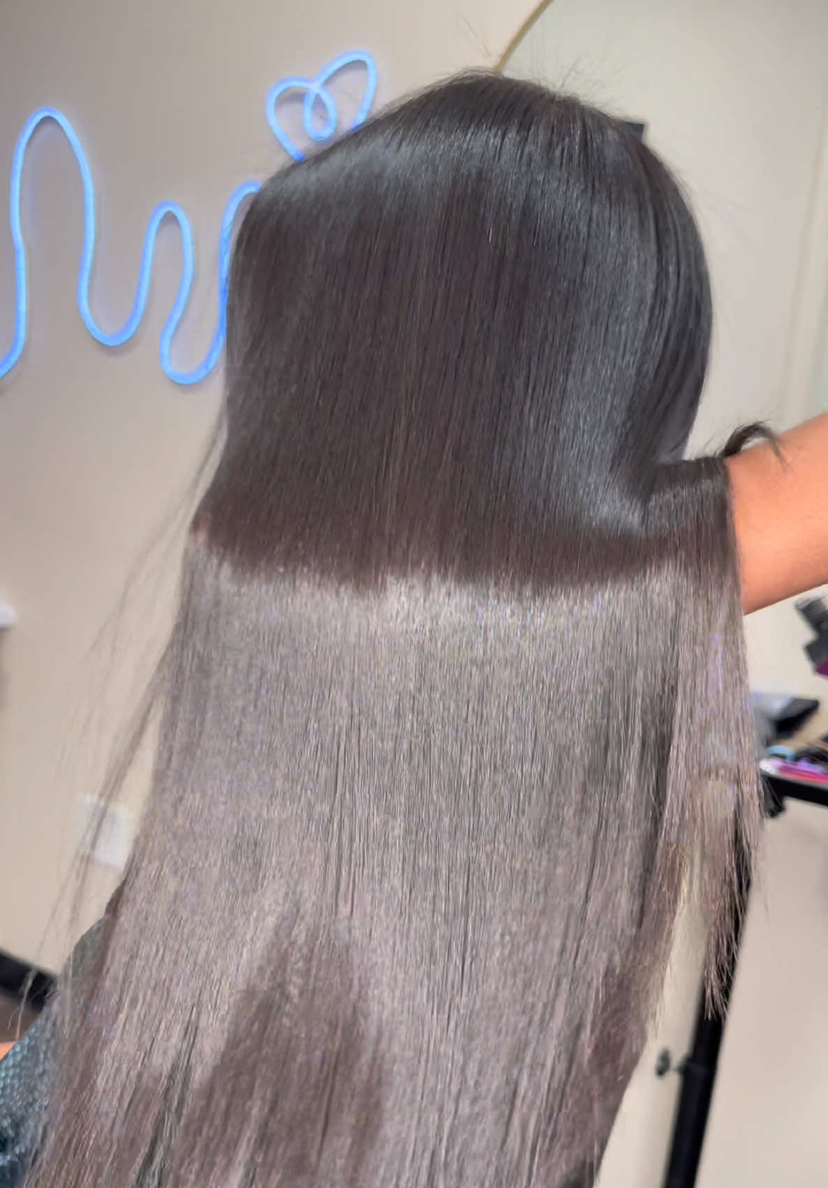 🤏🏾Silk Press Season  Read more on Silk Press Deluxe on my website, link in bio.  -Location: 📍Marietta, Georgia  - $20 deposit is required. (Website link in bio) : : #silkpressseason #hairchop #naturalhaircommunity #haircolor #mariettahair               l           