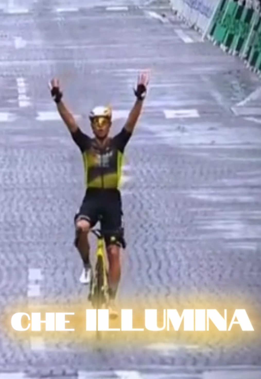 The only man to drop Tadej Pogacar : Wout Van Aert  Video edit : @pogi_prime  Montmartre Champs Elysées TDF stage 21 