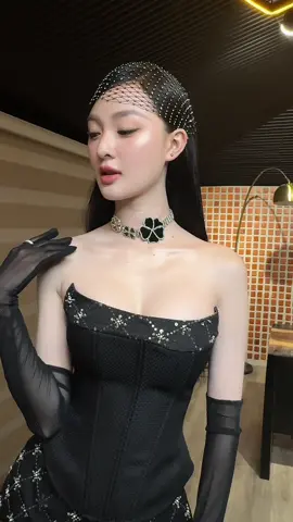 Á Hậu @CẩmLy @tại chung kết Vietnam's Next Top Model Outfit: @lace.lingerielover Makeup: Hạnh Trần  Hair: Hoàng Bích Diệp Photo: @vietquy2010 #NguyenThiCamLy #Vietnamnexttopmodel #SenVang