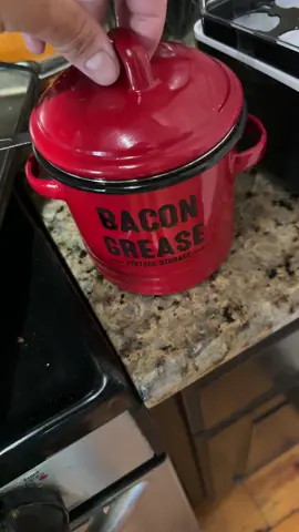 Bacon grease saver! No more jars in the counter, with a lid and removable strainer its a no brainer! Multiple colors available, also comes with two cleaning sponges! #eatbacon #eatpork #bacon 