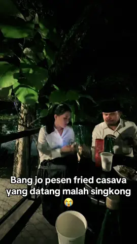 Di menu tulisan nya fried casava serius #freidcasava #abangijohapidin #purwakarta #haduh 