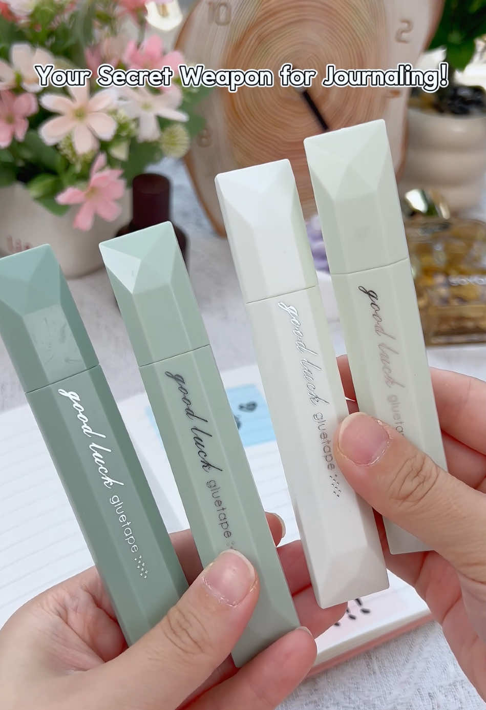 Wrapping presents is gonna be a breeze! #wrappingpresentshack #howtowrappresents #tiktokshop #fyp