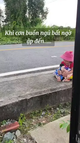Vừa về tới cửa là ngủ gục luôn 🥹 #nhaquevuive #baby #embedangyeu #khoanhkhaccuocsong 