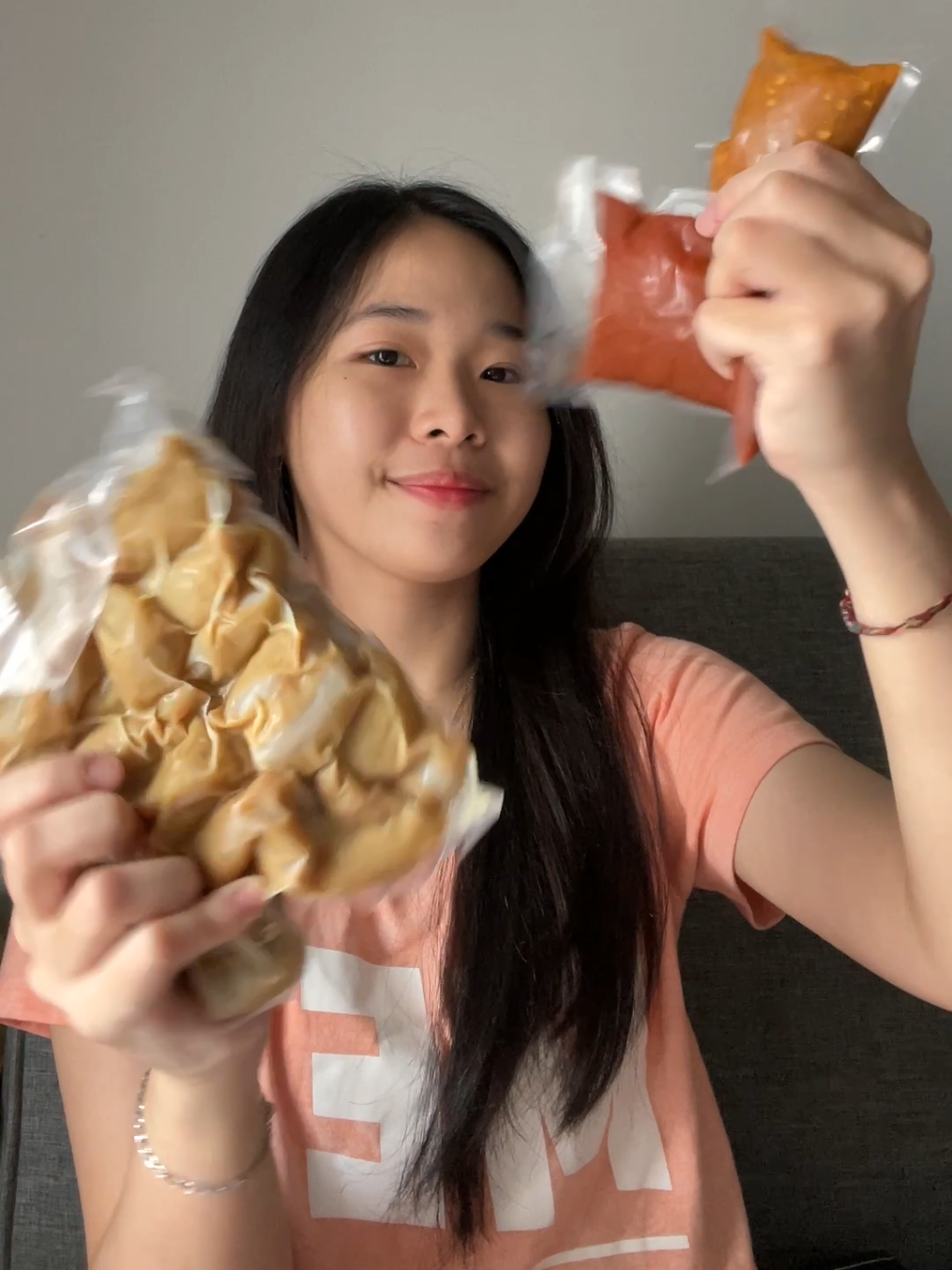 Pentol tahu madura lagi.. ini enak banget karna ada tahu kali ya? soalny aku suka sm tahu.. trs pentolnya tu kenyal enak #pentoltahumadura #pentolviral #fyp #makananviraltiktok 