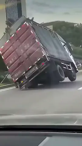 This Driver's Quick Reaction Saved Them From a Spinning Truck #fail #truck #dashcam #safetyfirst