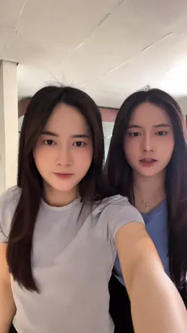 Anak kembar pasti moisturizernya kembaran juga dari Wardah #twin #twinsisters #fyp #serum399viral