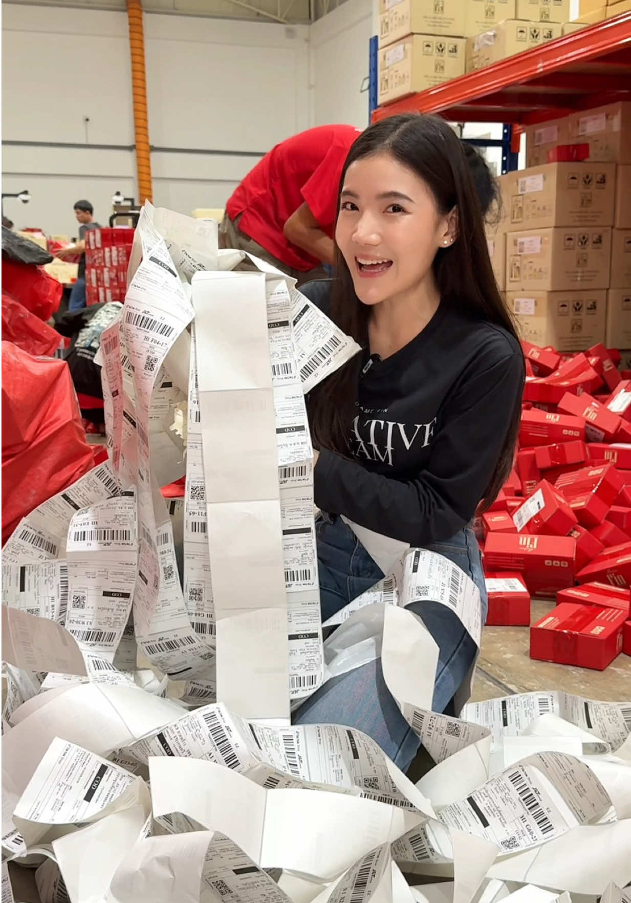ขอบคุณสำหรับทุกๆออเดอร์นะคะ เดี๋ยวทางเราจะรีบแพ็คและจัดส่งให้เลยค่ะ รอรับความหอมที่หน้าบ้านได้เลย ส่วนใครที่พลาดไปไม่ต้องเสียใจ พิกัดอยู่ที่ตะกร้านะคะ #มาดามฟิน #madamefin #น้ําหอมมาดามฟิน #เจนนี่ได้หมดถ้าสดชื่น #ไลฟ์สดเจนนี่ 