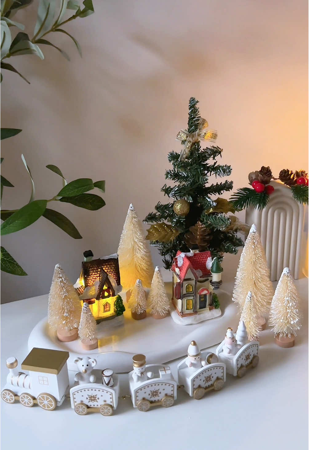 Christmas Ornaments ~ Wooden Train & Mini Christmas Tree 🎄☃️❄️ #christmasornaments #woodentrain #minichristmastree 