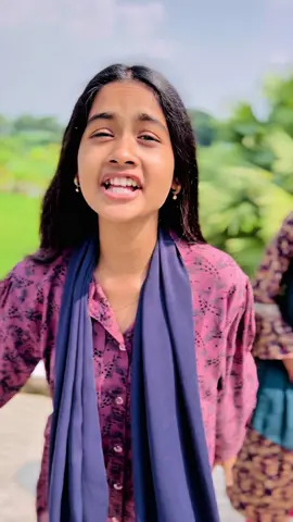 কালো মুরগী সাদা ডিম পারে🤣#foryou #viralvideo #flowers #tiktok #fyp 