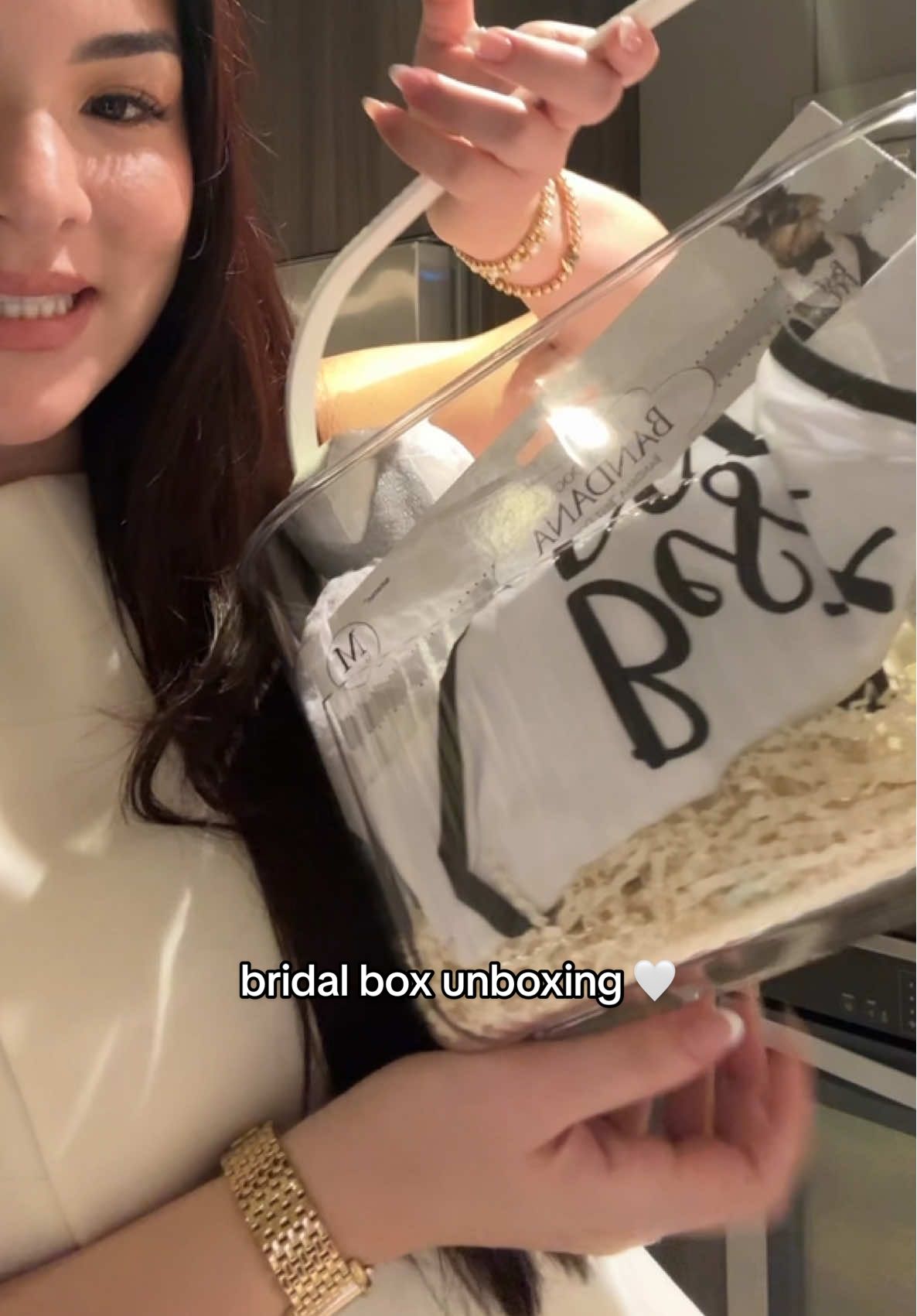 First bridal unboxing 🤍 thank you @Keeks I love it !!!✨ #fiancee #bride #bridetobe #engaged #engagement 