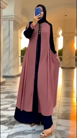 Tampil anggun dan elegan di setiap langkah ✨ Gamis dua warna dengan desain modern yang tetap syar’i, cocok untuk momen spesial atau sekadar menikmati sore di teras masjid 🌸 Flowy, nyaman, dan memancarkan keanggunan muslimah sejati 💕 #GamisMuslimah  #OOTDMuslimah  #GamisModern  #FashionHijab  #gamissyari 