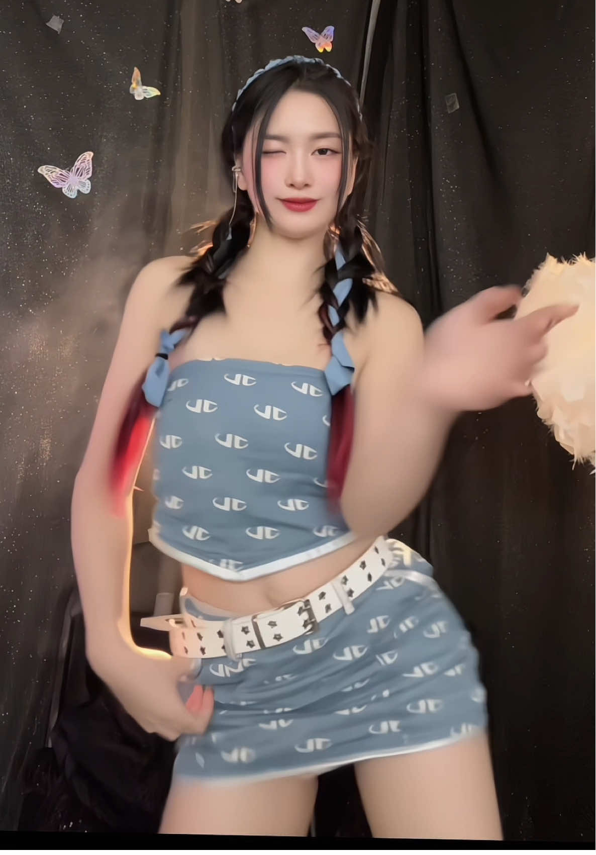 Quen sống 2 mặt 😆🎭 #idollive #livedance #dance #nhảy #livenhaytheoquatang 