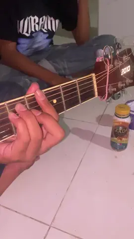 berbeda#coverlagu #manusiabiasa #covergitar #viraltiktok #fyp 