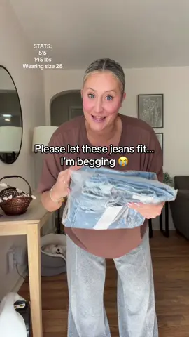 First try-on of these RISEN jeans 👖 and I already get the hype — they fit like a dream. #size8jeans #fashionfinds #risenjeans #styleover40 #size8fashion 