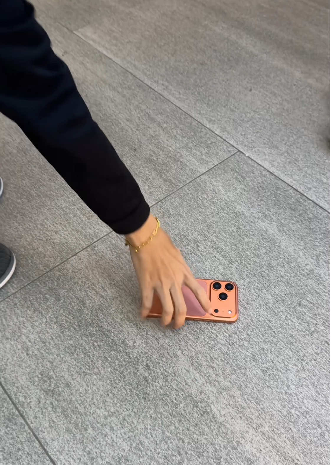 กลายเป็นลูกค้าสะงั้น🤣🤣📱#makeephone #makeephoneสาขาราม53 #ผ่อนไอโฟนกรุงเทพ #iphone #กะฟามากี้ช๊อป♥️ 