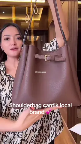 Tas shoulderbag cantik local brand andari #taswanita #shoulderbag #tasbahu #taslokal #tasbahuwanita 