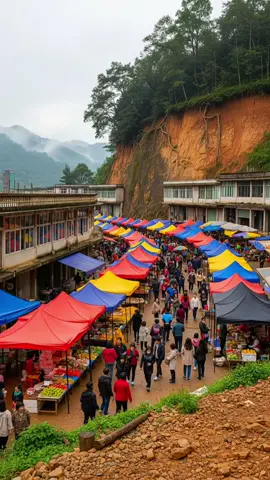 Landslide Hits Market Area, Panic Erupts as Thick Dust Fills the Air!