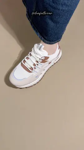 Sepatu sneakers ringan, empuk, dan kekinian 🥰🫶🏻 #sepatuolahraga #sneakers #sepatusneakers #sepatukekinian #promoshopee 