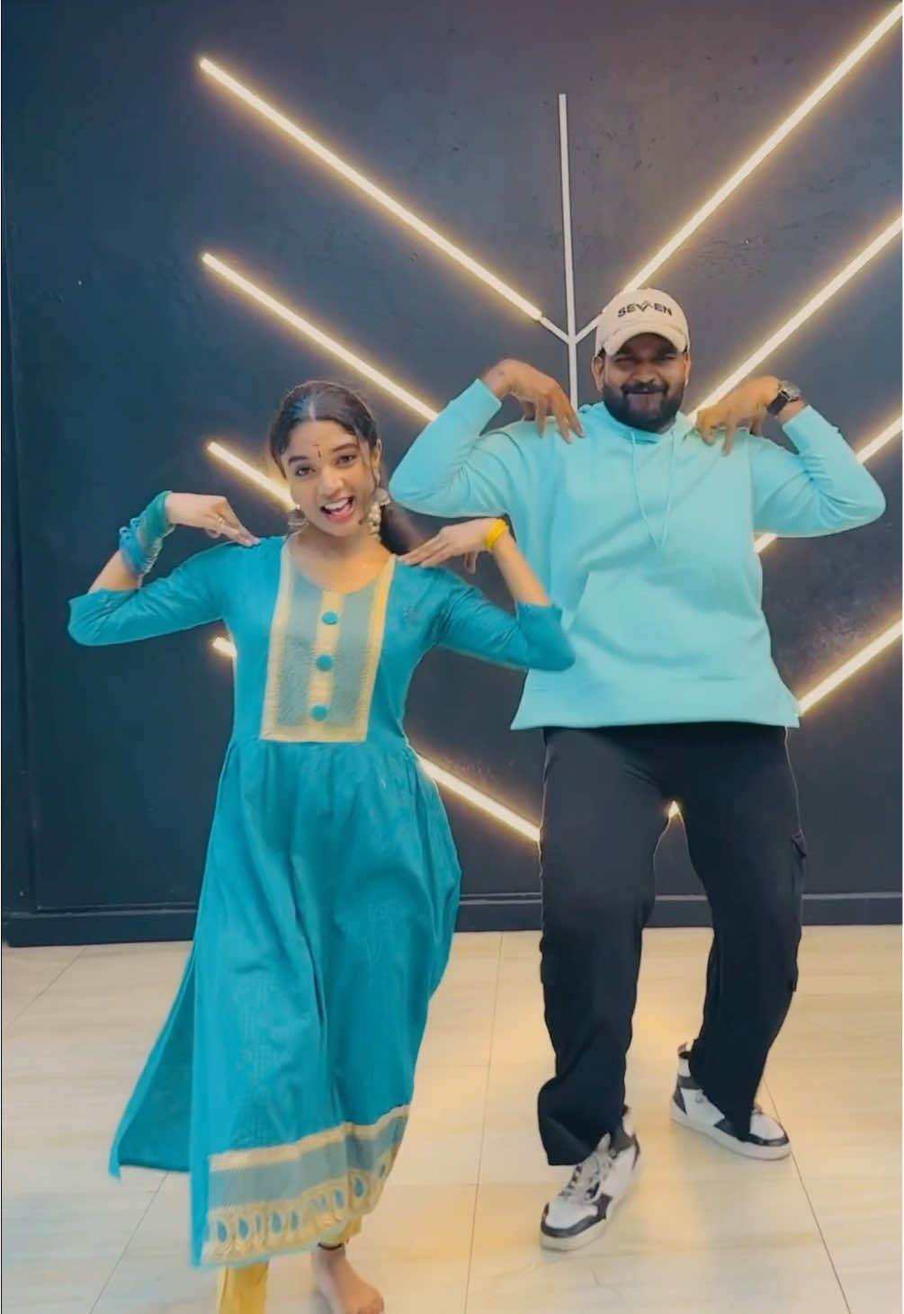 Life'u Maarudheno ❤️ @Teev Dance School  #fyp #fypviral #tiktoktainment #awaawa #tamilsong 