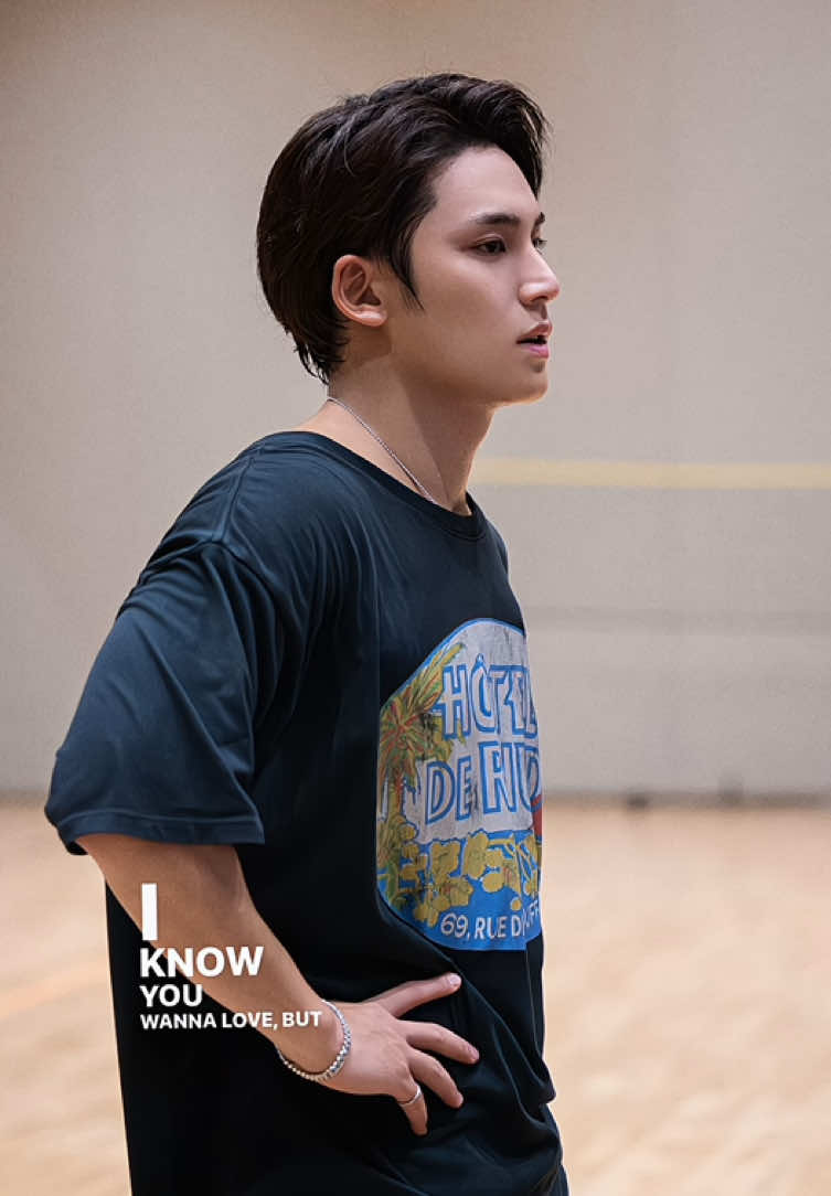 HIS SIDE PROFILE 😩 SO INSANE 😩 #mingyu #kimmingyu #seventeen17_official #foryoupage #fypppppppp 