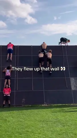 😮😮😮 (via Askselhallundbaek/IG) #espnsocial #climb #wall 