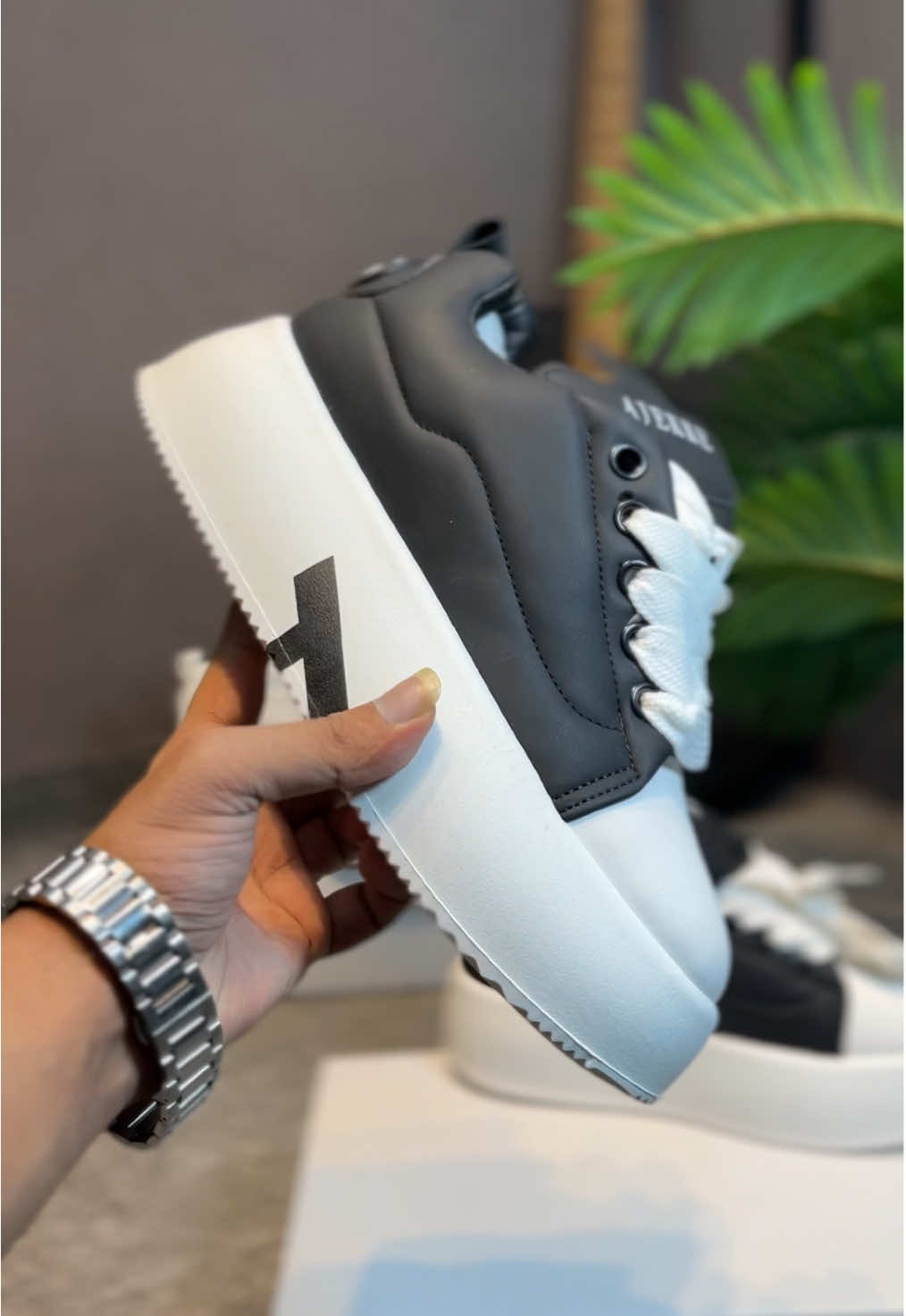 👟Pre-order now to secure your favorite pairs! Delivery Time 10-15 days  Size - 39/40/41/42/43/44 Inbox to order or Whatsapp 01316862483 #hoggarsbd #shoes #fashion #clothingbrand #hoggars @everyone