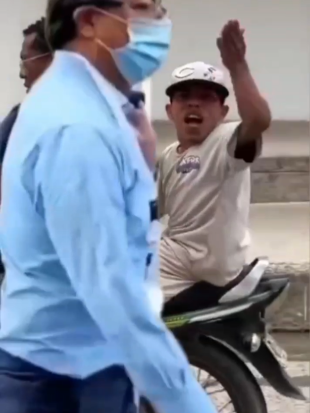 El vídeo que nadie conocía. Lo que le dijo un parrillero de una motocicleta a Petro. #gustavopetro #politicacolombiana #petrocarademon #pinkpanter #humor