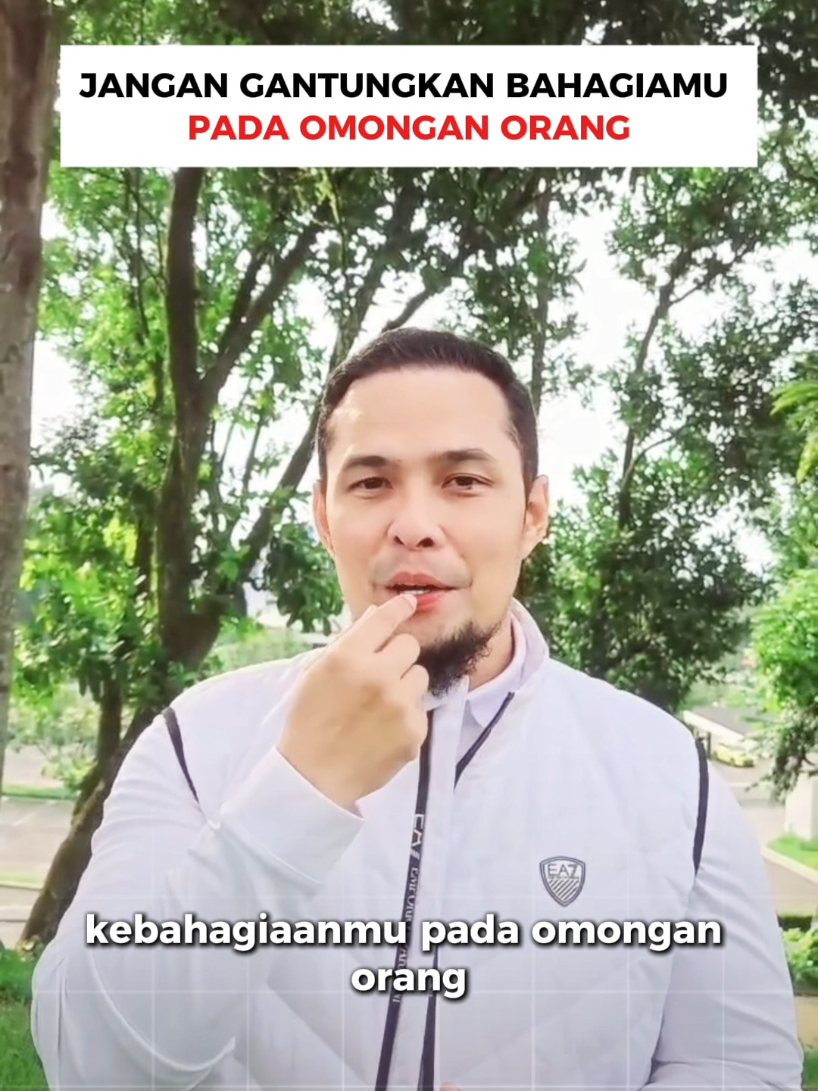 Salah satu yang pasti bikin kita gagal bahagia, yaitu menggantungkan bahagiamu pd omongan orang.