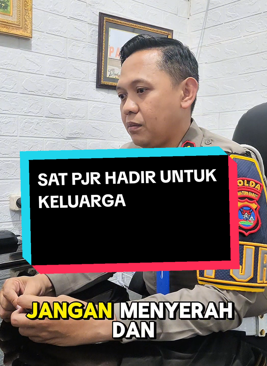 SAT PJR HADIR UNTUK KELUARGA🤍 Wujud kepedulian dan solidaritas, SAT PJR Ditlantas Polda Sumbar memberikan dukungan moril kepada istri personel yang tengah menjalani perawatan. Kuat selalu, semoga lekas pulih 🙏 #SatPJR #DitlantasPoldaSumbar #PeduliSesama #fypppppppppppppppppppppppppppppppppppppppppppppppppppppppppppppppppppp  #viral  @Andis_(OK)_ 
