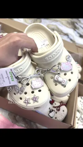 Best seller bên shop ạ #crocs #hellokitty #nacrocs #hottrend