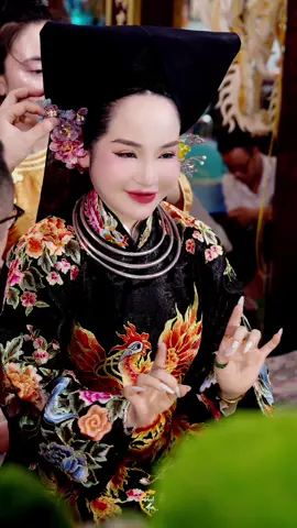 Thánh Chầu Bé Bắc Lệ 🙏🙏🙏 Lạy Chầu tối tú tối linh thương người trần gian chúng con ạ 🙏🙏🙏 #haudongvietnam #daomauvietnam #tuphuvanlinh #viraltiktok #hotvideo 