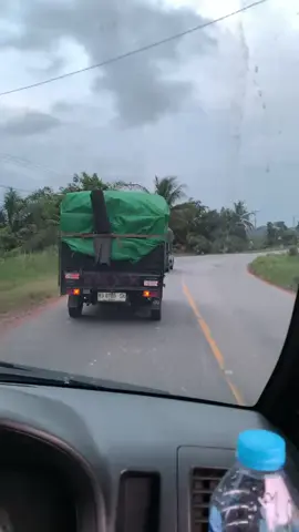 maafkan kami jln anda terganggu di karenakan Kwan di depan selongsong nya mau patah korban 2NR  #fypppppppppppppppppppppp #kalimantanbarat #2nr #pikupgranmax 