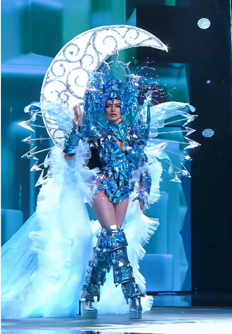 ✨ Divine. Fearless. Radiant. ✨ Our Miss Grand Philippines 2025, Emma Mary Tiglao, embodies Mayari — the Kapampangan Goddess of the Moon, a powerful symbol of feminine strength, beauty, and equality. 🌙  A masterpiece crafted by Filipino artistry and imagination, her national costume celebrates the ingenuity, craftsmanship, and creativity of our local designers — weaving mythology into modern grandeur. With grace that commands and elegance that inspires, Emma shines in her National Costume performance, paying homage to the rich heritage and indomitable spirit of the Filipina. 🇵🇭 Designer: patrick isorena #missgrandinternationalnationalcostume #missgrandinternational #missgrandphilippines #emmamarytiglao 