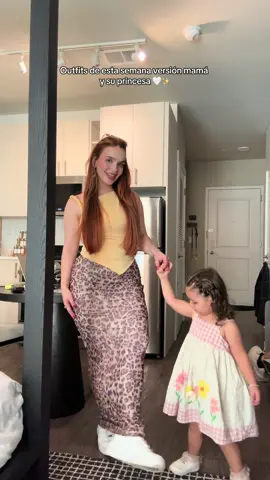 Como que quiero hacer este video todas las semanas para guardar nuestros outfits jajaja 🥹❤️ que dicen?  Pd: en el ultimo íbamos tan de afán que se nos olvidó jajaja pero bueno ya verán el GRWU de ese día jaja 👀 #EvayMajo #mamaehija #mamadeunaprincesa👸 #mamaprimeriza #outfitdeldia 