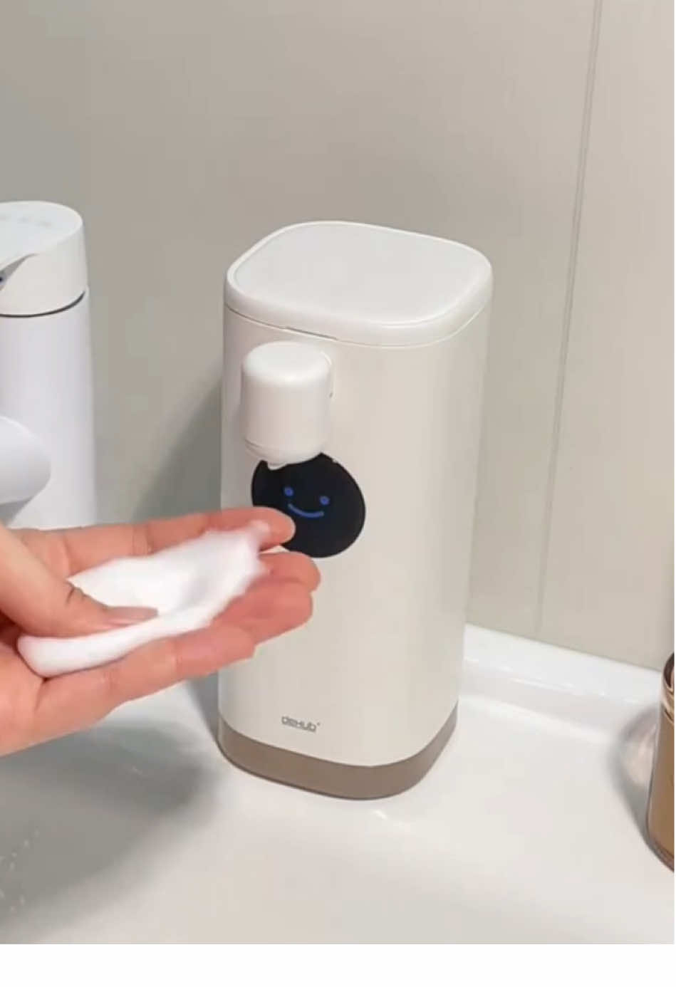 Easy to wash your hands😏#gadgets #coolgadgets #coolstuff #amazonfinds #fyp 