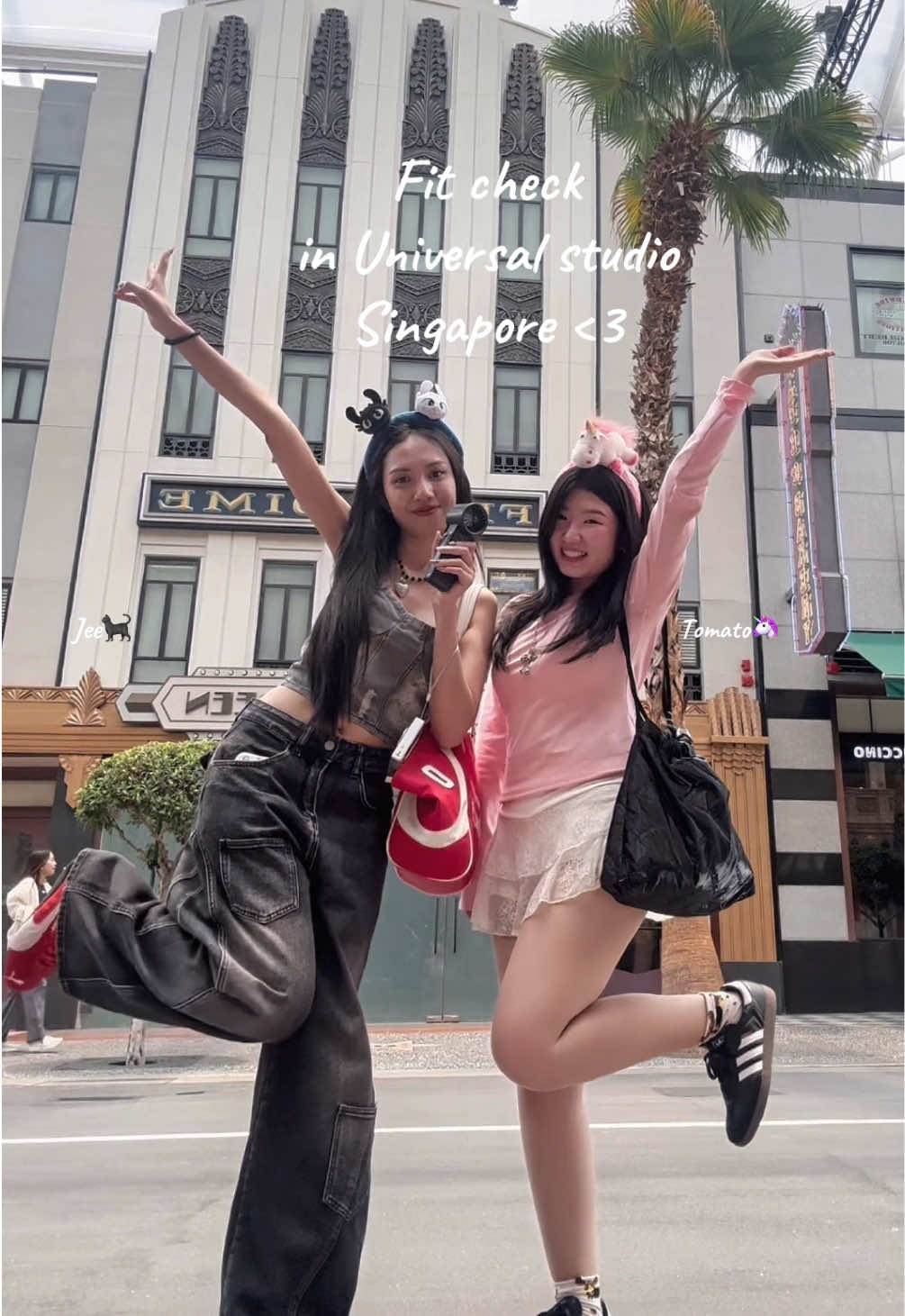 Fit check with 2 character kiki<3 #universalstudios #singapore #outfit 