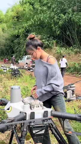 中国无人机女飞行员，Thank you for the likesand compliments from international friends#t100 #t70#t50 #40 #Popular