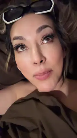 Pay attention to me 😳#fergie #FirstDateVibes #Love 