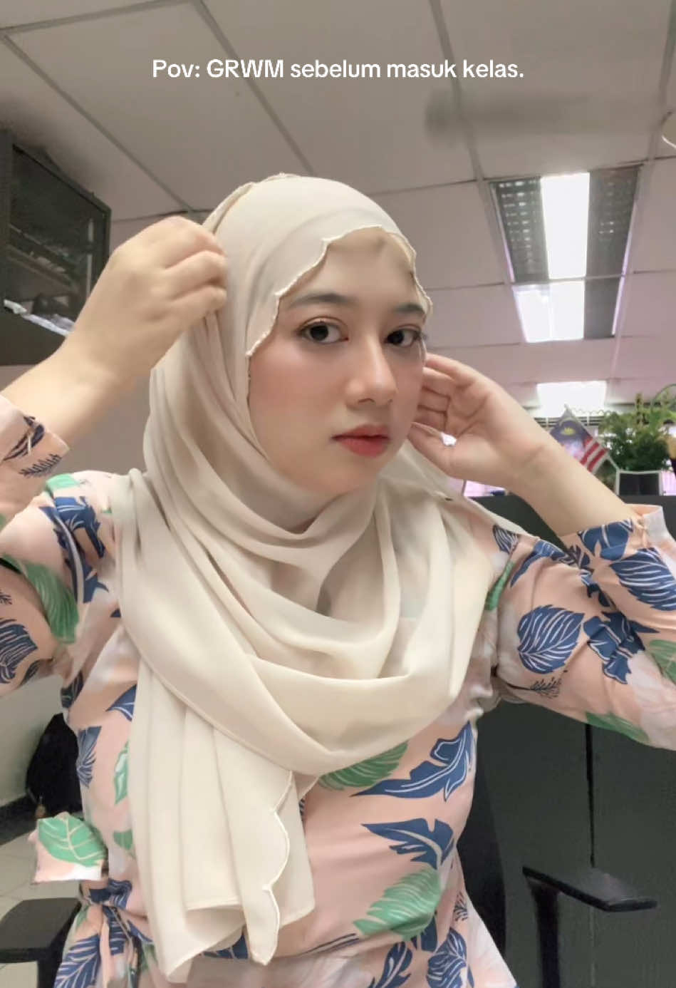 Selagi tak selesa, kita betulkan dlu sesiap sblm masuk kelas.