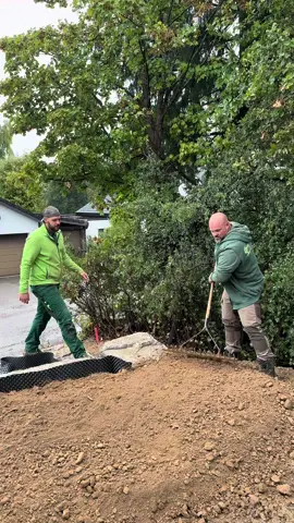 Markiert einen Kollegen😂 #galabau #baustelle #lustig #funny #viral #gartenundlandschaftsbau #handwerk #gartenbau #platten #galabau #terrassenbau #bepflanzung #weg #baustelle #pflanze #schneiden #rand #garten #gestaltung #mitarbeiter #pflanzen