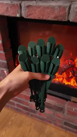 Wow, these magical wreath hooks are incredibly discreet and easy to clean! #hook #hanger #christmasdecor #garlanddecor #tape 