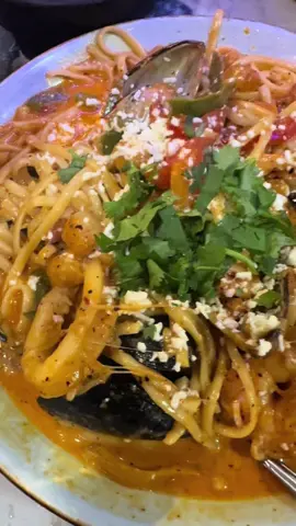 For the love of pasta and seafood! 🦞 🍤 #goodeating #content #foryoupage #contentcreator #trendingsoune 